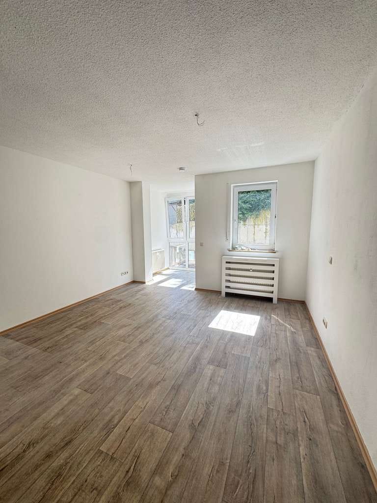 Immobilie in Weiden in der Oberpfalz - Reserviert !! Gepflegtes 1 Zimmer Apartment mit Wintergarten-- EBK - Bild 2