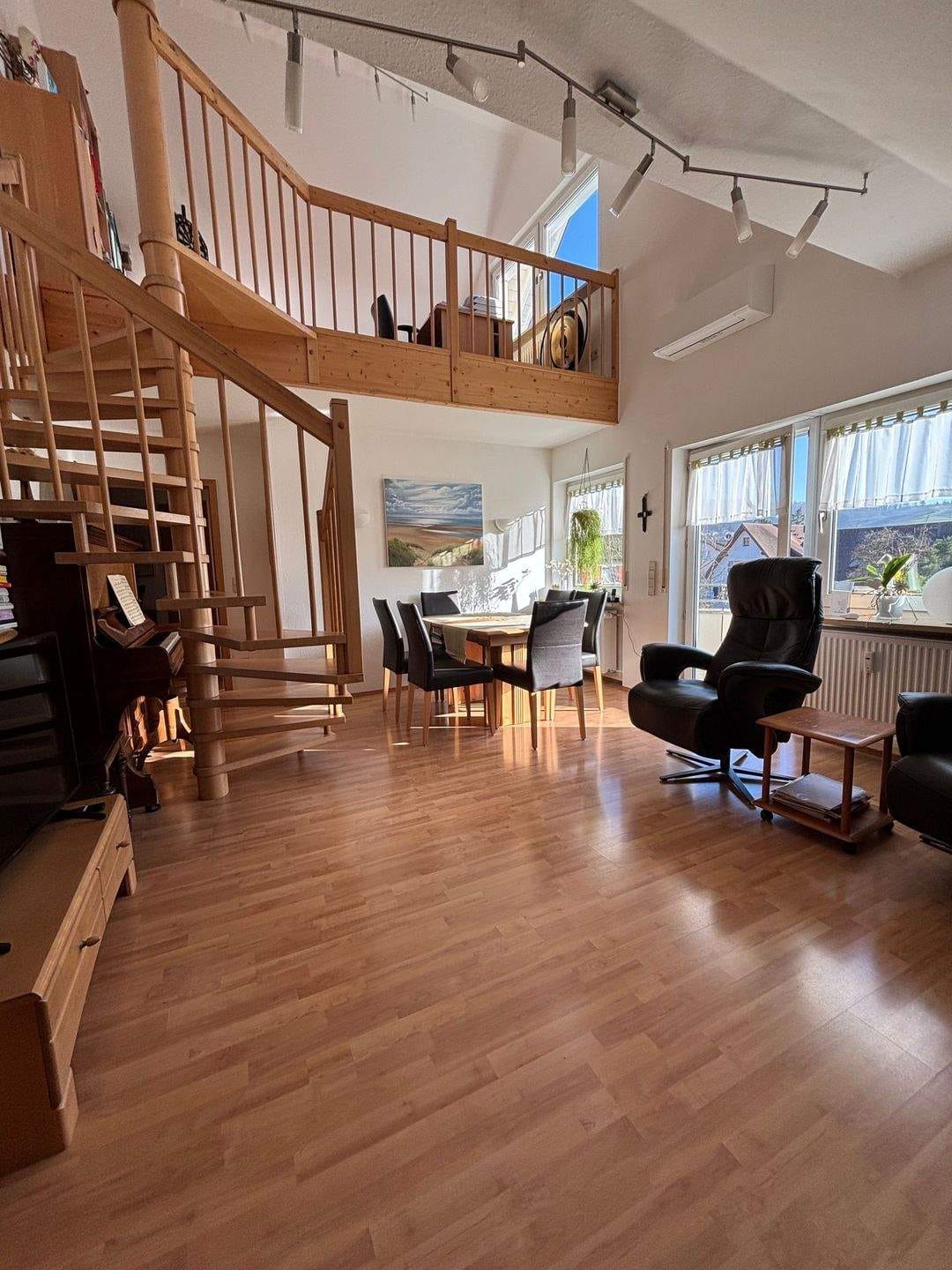 Immobilie in Pfaffenweiler - *** Pfaffenweiler, 10Min südl. Frbg. 4ZI DG Maisonette/ Galerie, komf.EBK, Südbalkon/ Markise mit Panoramablick, TG & Stellplatz, *** - Bild 0