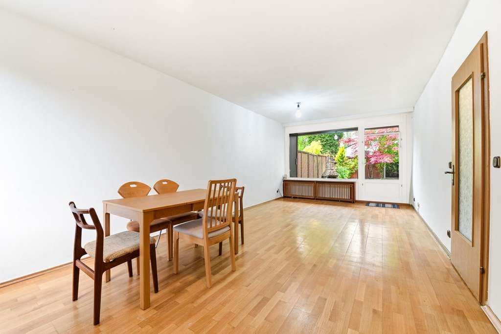Immobilie in Barsbüttel - Renovierungsbedürftiges Reihenhaus mit schönem Garten, Vollkeller und zwei Einzelgaragen - Bild 2