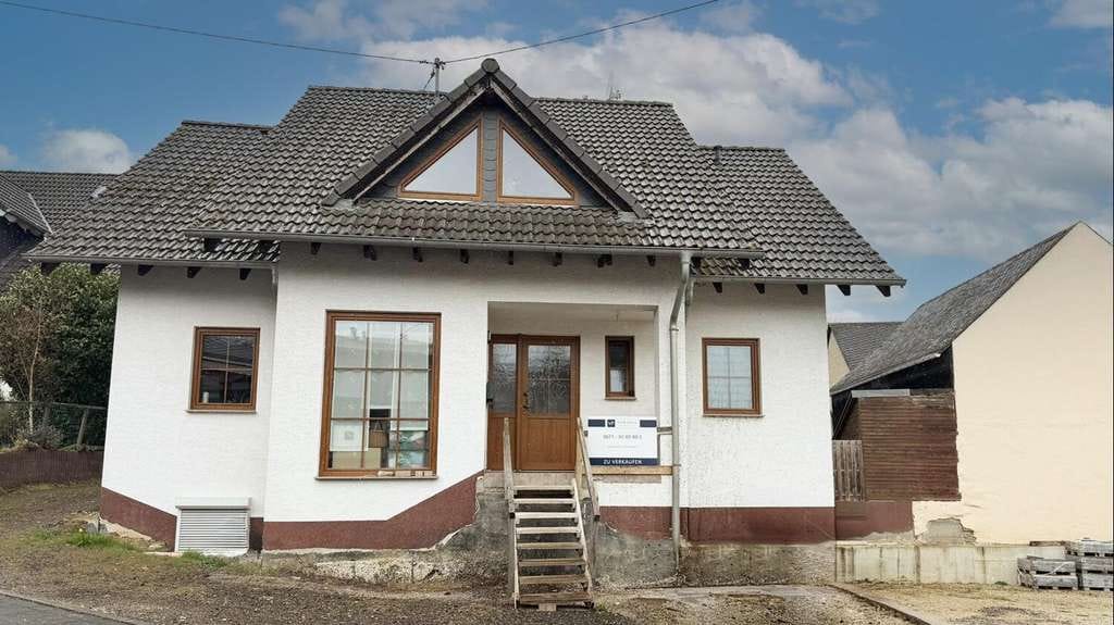 Immobilie in Wiebelsheim - Mehrfamilienhaus mit 3 Einheiten und Scheune – attraktive Kapitalanlage in Wiebelsheim - Bild 0