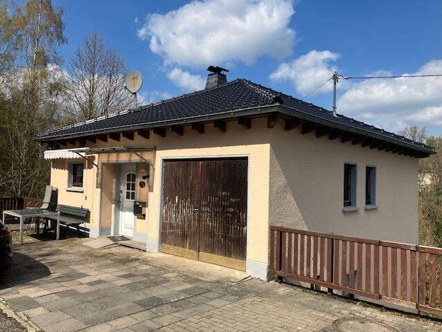Immobilie in Windeck - 51570 Windeck         VIP-1484                  Kleiner Bungalow mit Garage in Höhenlage und Fernblick! - Bild 1