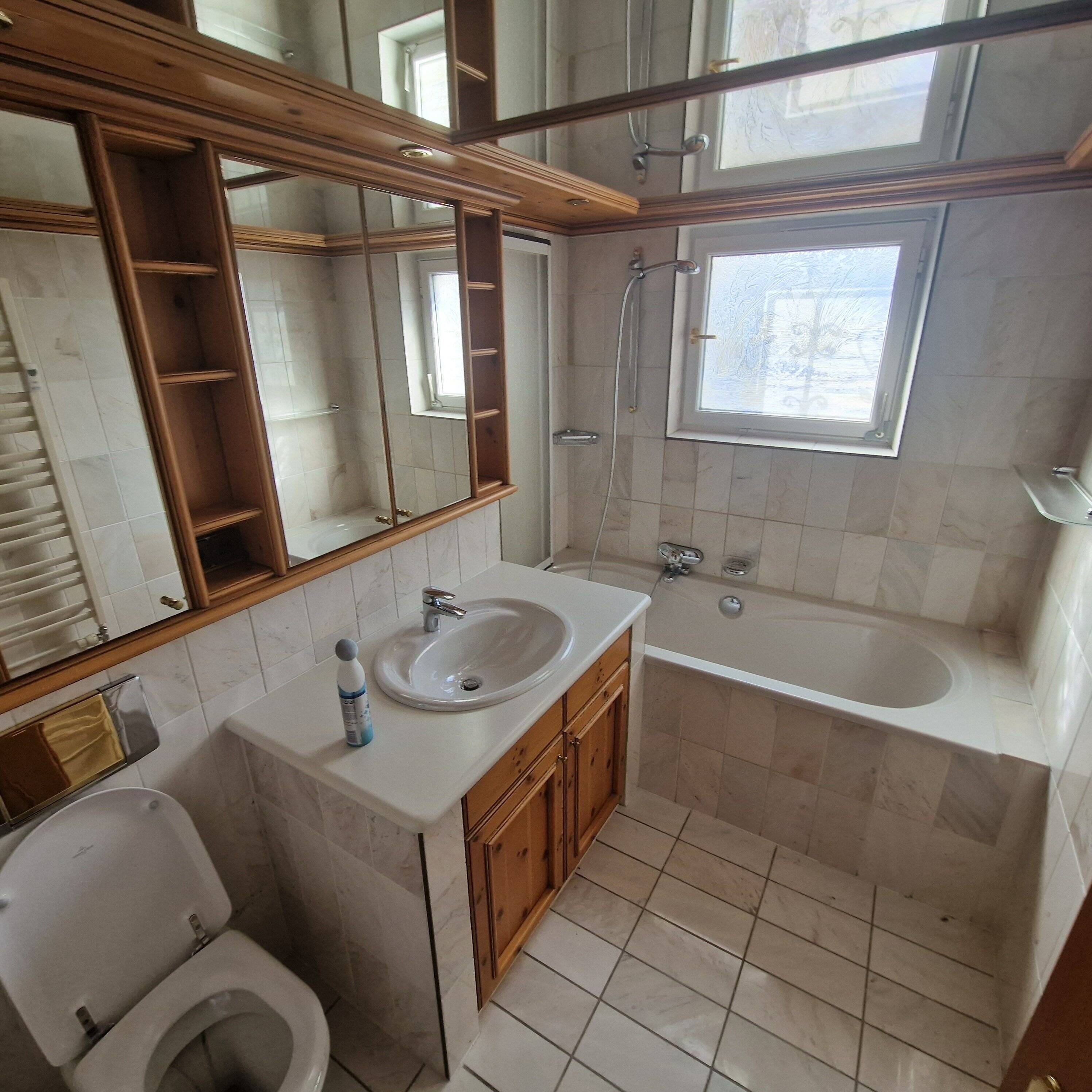 Immobilie in Schwaig bei Nürnberg - Doppelhaushälfte mit großzügigem Bungalow-Anbau - Bild 3