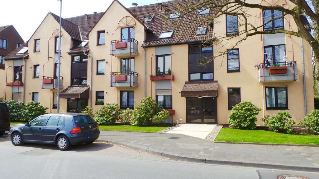 Immobilie in Monheim am Rhein - Vermietete Etagenwohnung mit Wintergarten und  PKW-Stellplatz im soliden Objekt in ruhiger Lage - Bild 0
