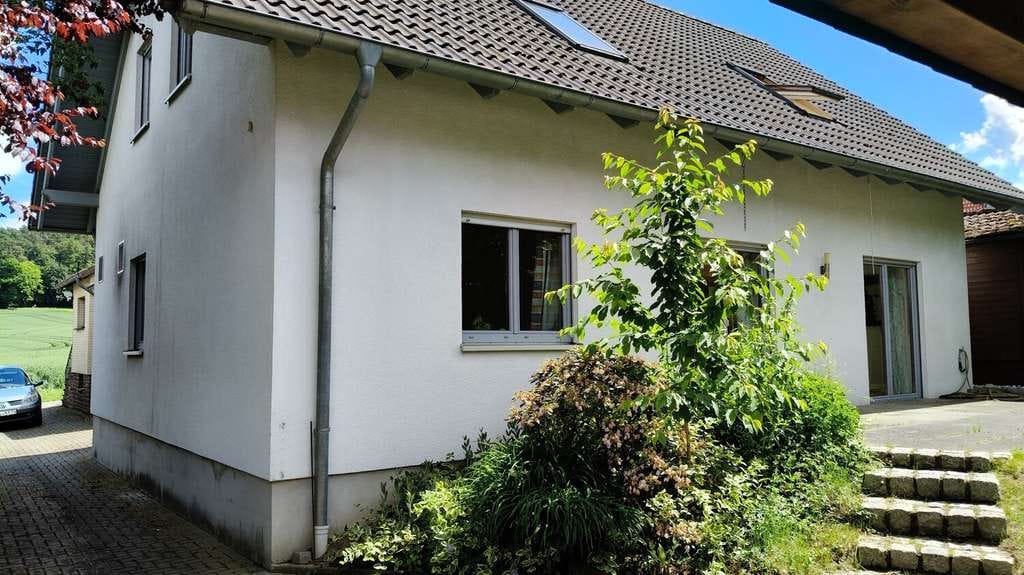 Immobilie in Lüerdissen - Familienfreundliches Einfamilienhaus mit großer Küche, Gartenhütte und Doppelcarport in Oelkassen - Bild 3