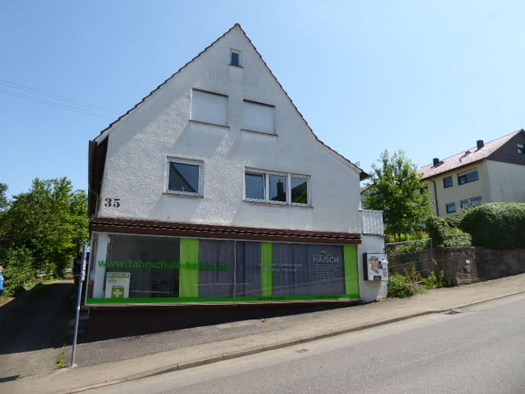 Immobilie in Freiberg am Neckar - 2-Familienhaus mit Ladenfläche, 2 Garagen, 3 PKW-Stellpl., großer Garten - Bild 0