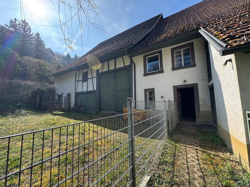 Immobilie in Bonndorf im Schwarzwald - Traum für Handwerker: Charmantes denkmalgeschütztes Bauernhaus in Bonndorf Dillendorf - Bild 0