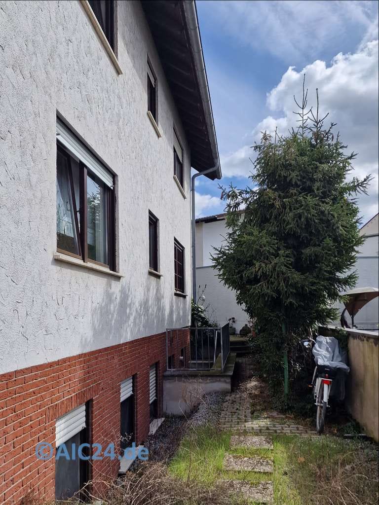 Immobilie in Kelsterbach - Mehrfamilienhaus mit Potential in S-Bahnhofsnähe (neuw. Gasbrennwertheizung) - Bild 3