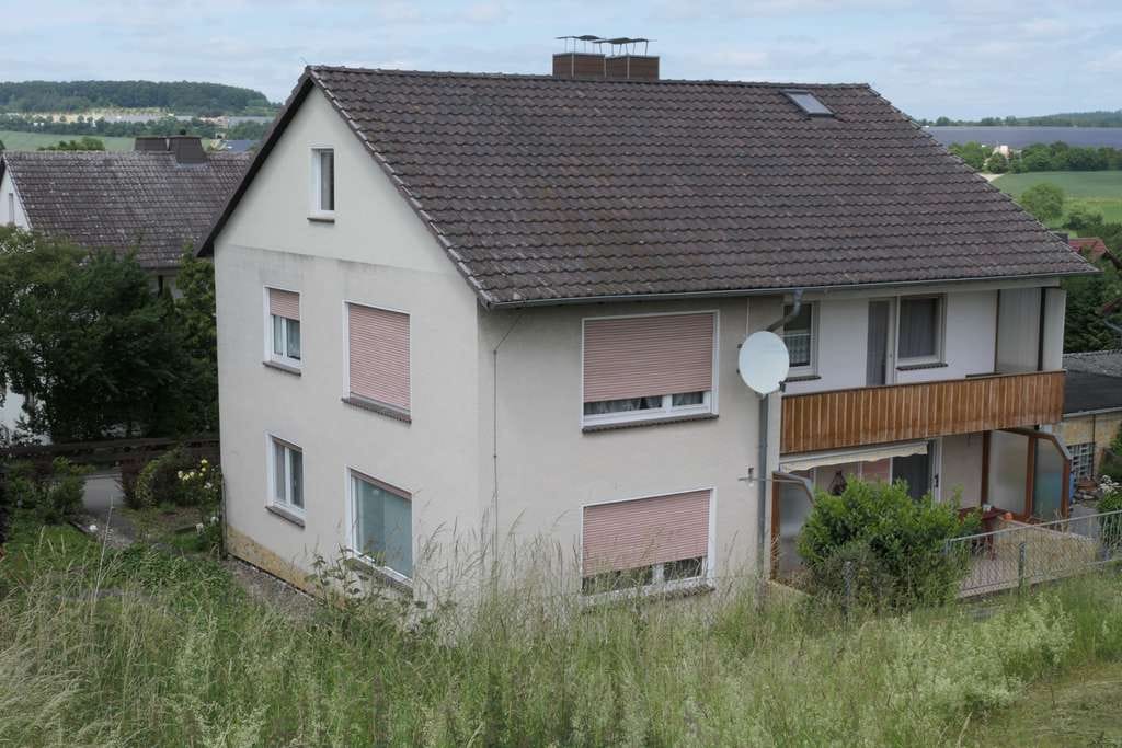 Immobilie in Wolfhagen - Zweifamilienhaus in ruhiger Wohnlage und guter Anbindung - Bild 1