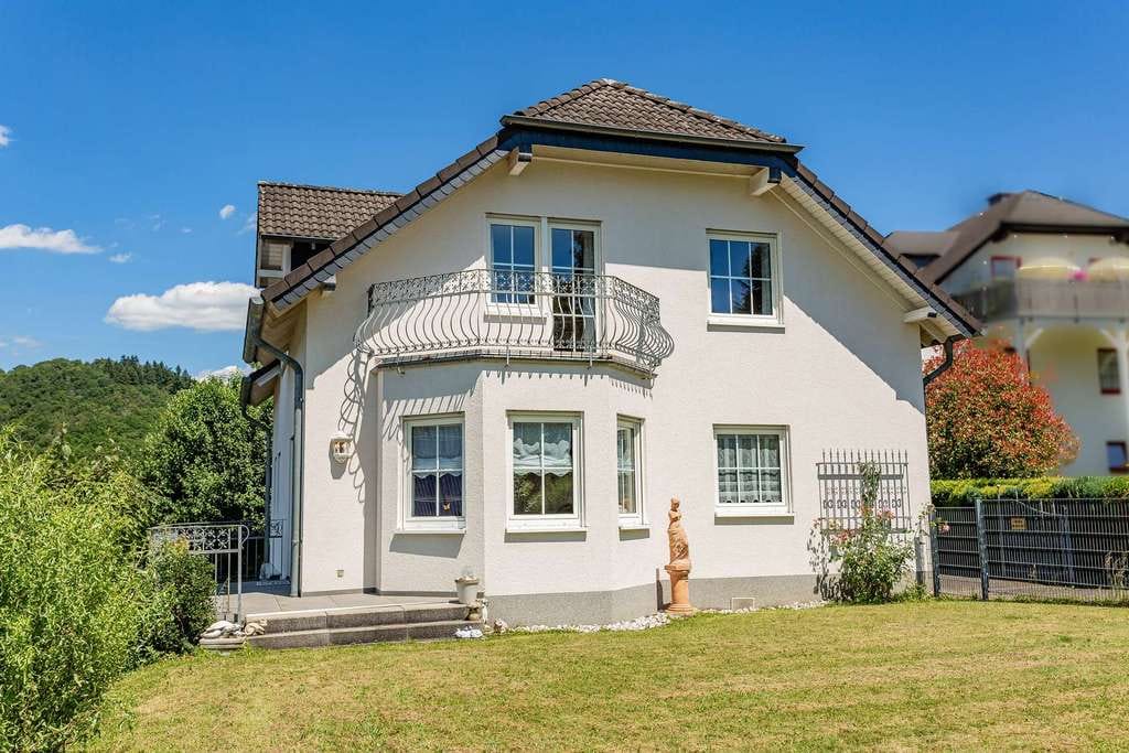 Immobilie in Bullay - Familienparadies mit Garten, Terrassen und vielen Nutzungmöglichkeiten in beliebter Lage von Bullay - Bild 0