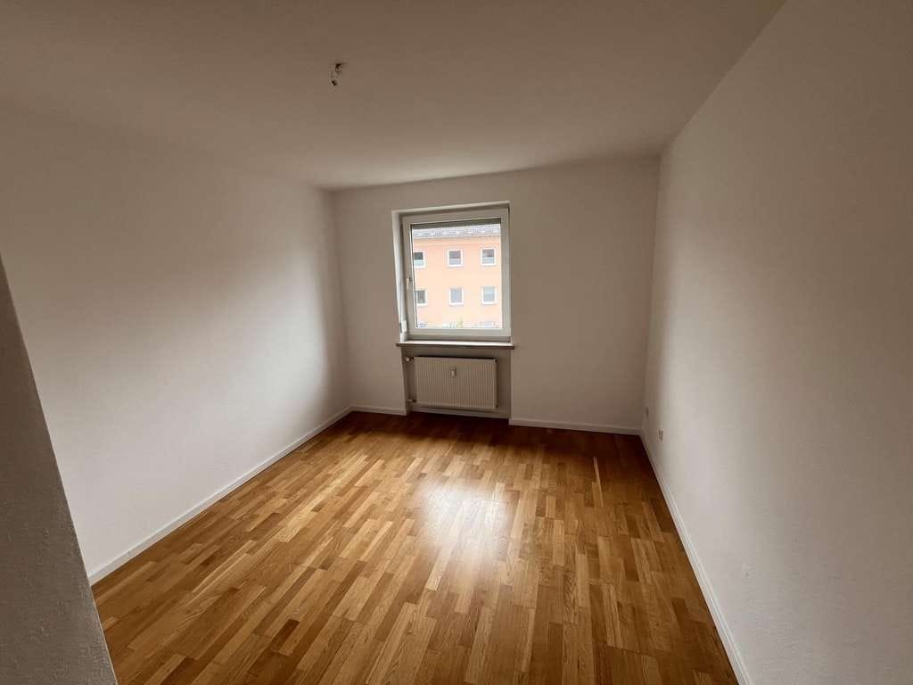 Immobilie in Lappersdorf - 3,6 % Rendite! Teilvermietetes saniertes 3-Fam.-Haus in Lappersdorf, 1. OG frei - Bild 4