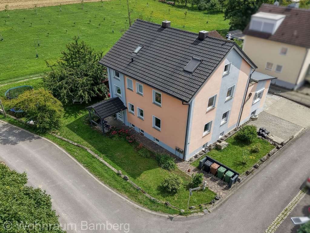 Immobilie in Memmelsdorf - Umfangreich saniertes Wohnhaus mit ca. 260 m² Wohnfläche in ruhiger Ortsrandlage - Memmelsdorf - OT - Bild 0