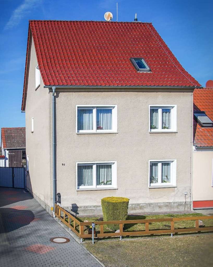 Immobilie in Niemegk - Großes Einfamilienhaus mit Ausbaupotenzial sucht neue Bewohner. - Bild 0