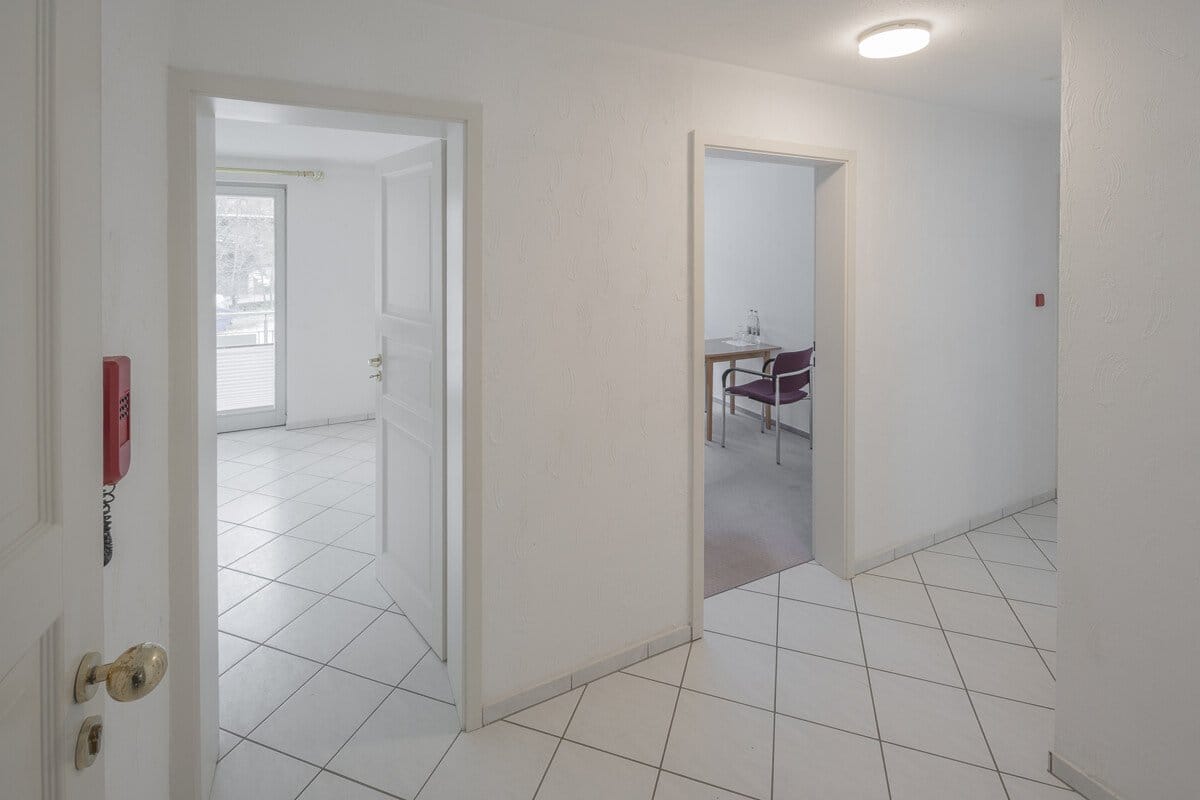 Immobilie in Schramberg - Hier beginnt Lebensqualität - Wohnen im Grünen! Platz für 2-3 Generationen, oder zum Vermieten. - Bild 2