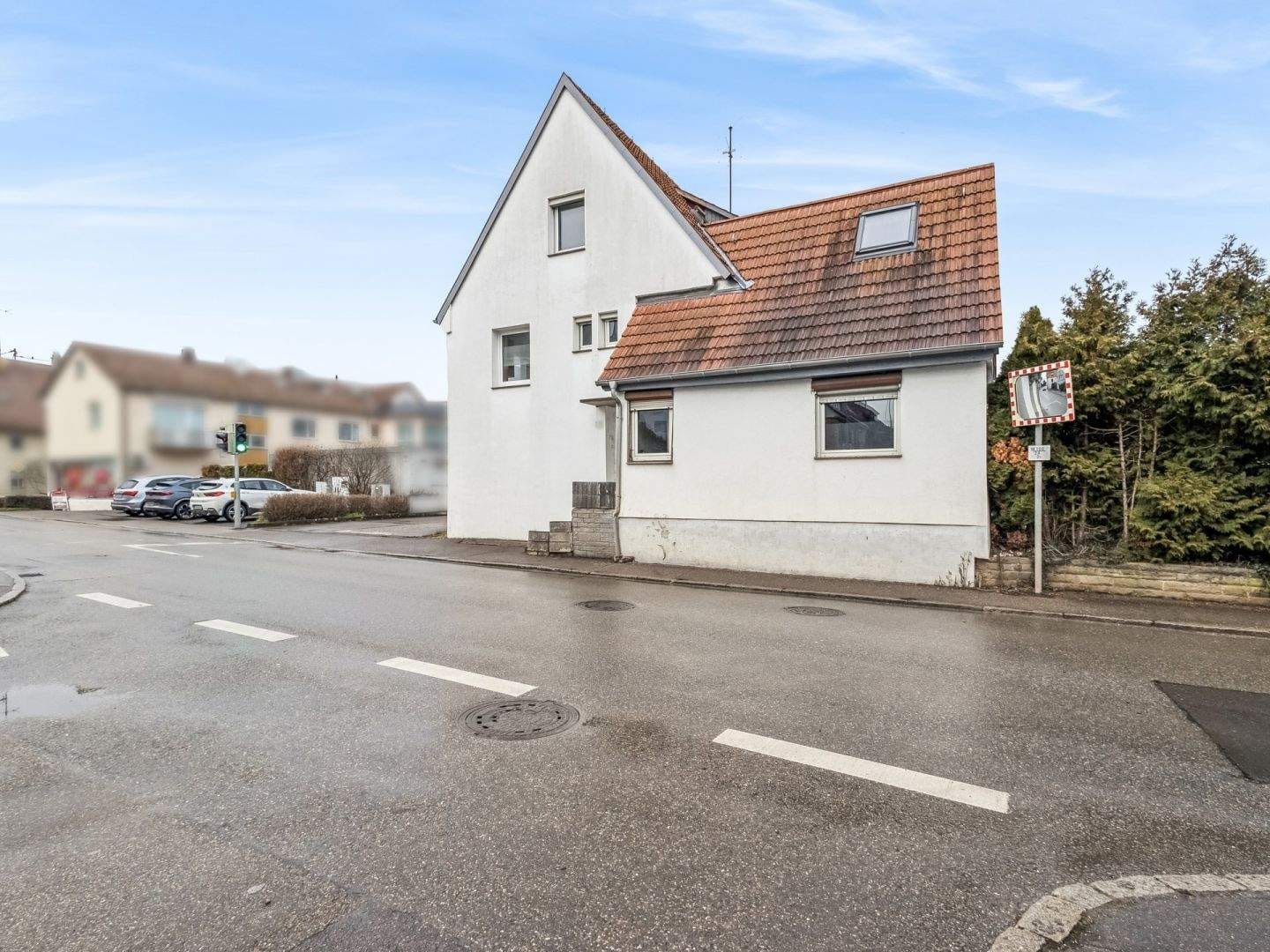 Immobilie in Weinstadt - Schöne Maisonette mit Riesenterrasse für sich einrichten und die vermietete Wohnung zahlt Ihre Rate - Bild 2