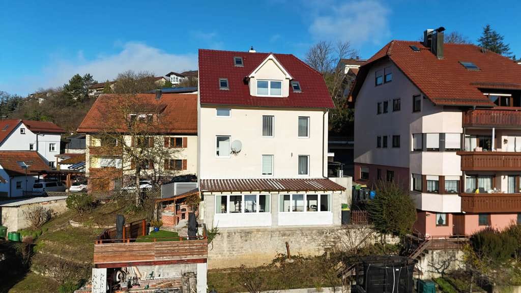 Immobilie in Ispringen - Modernisiertes Zweifamilienhaus mit Garten, Wintergarten & Vermietungseinheit - Bild 2