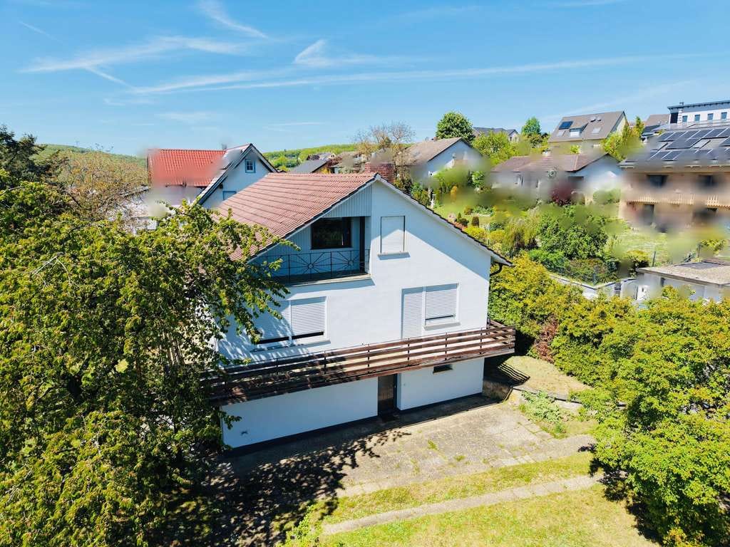 Immobilie in Haßfurt - Top-Lage! Ruhig, sonnig und viel Grün umgebenes Haus mit Einliegerwohnung, Doppelgarage und Garten, - Bild 3