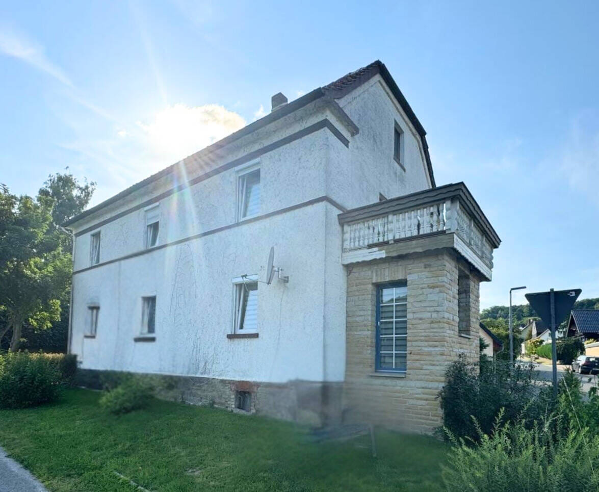Immobilie in Extertal - Vielseitiges Wohnhaus mit Potenzial - Umbau zum 3-Familienhaus möglich - Bild 2