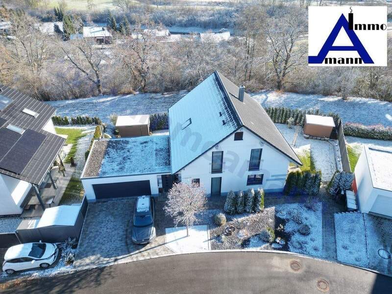 Immobilie in Bräunlingen - Exklusives Einfamilienhaus, mit Einliegerwohnung und unterkellerter Doppelgarage. Mieteinnahmen -> konstantes Einkommen und finanzielle Sicherheit - Bild 0