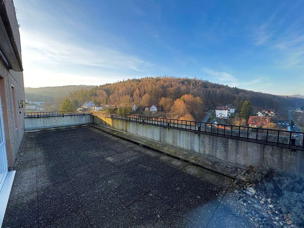 Immobilie in Bad Soden-Salmünster - 4-Zimmerwohnung mit herrlicher Dachterrasse und Balkon! - Bild 0