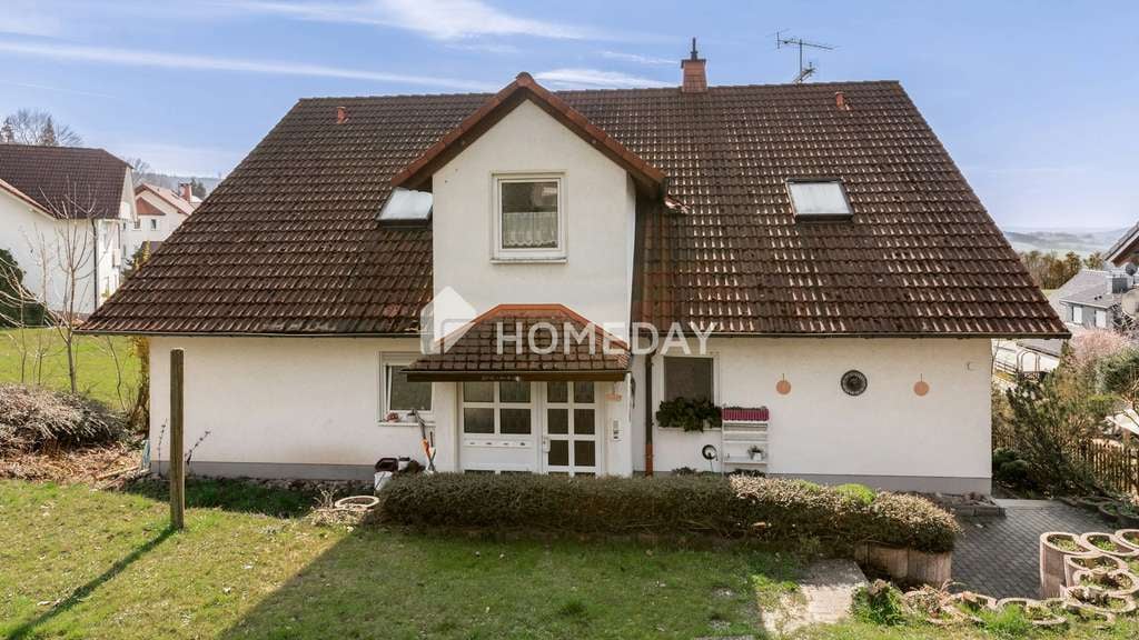 Immobilie in Bad Soden-Salmünster - Teilvermietetes Mehrfamilienhaus mit 4 Einheiten, Balkonen, Terrasse und Stellplätzen - Bild 0