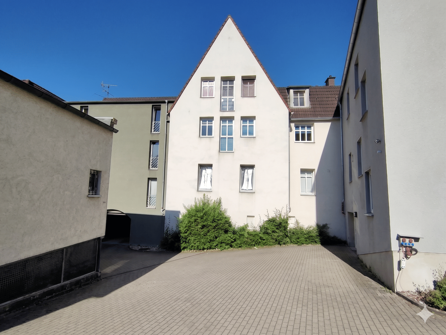 Immobilie in Fröndenberg/Ruhr - Gepflegtes Wohn-und Geschäftshaus in top Lage - Bild 1