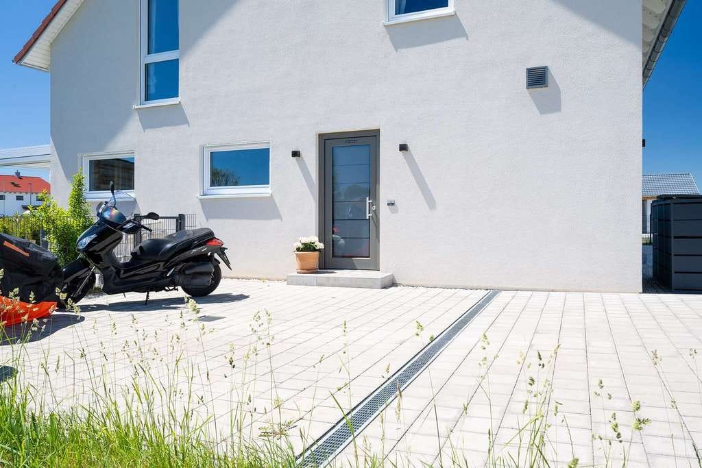 Immobilie in Bockhorn - Exklusive Wohnlösung mit zwei Einheiten, moderner Technik und außergewöhnlichem Lifestyle - Bild 1