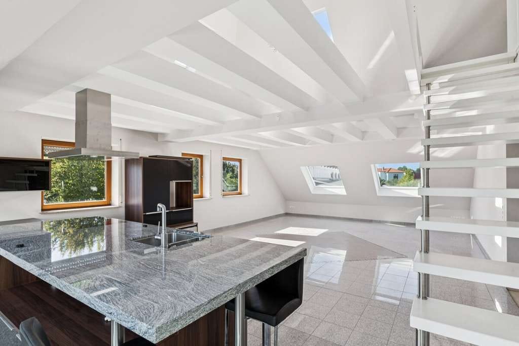 Immobilie in Langensendelbach - Provisionsfrei – Lichtdurchflutete Maisonettewohnung mit kluger Raumaufteilung & Galerie - Bild 4