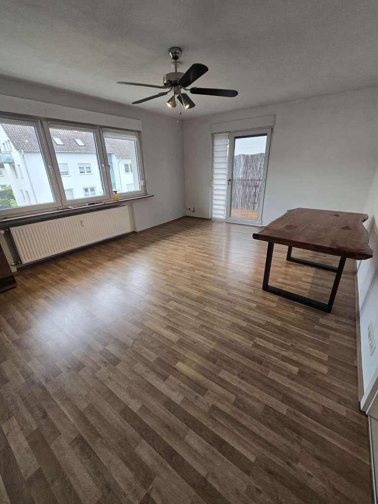 Immobilie in Ehningen - Lichtdurchflutete 3,5-Zimmer-Wohnung in ruhiger Lage von Ehningen – mit Balkon & Garage zu Verkaufen - Bild 2