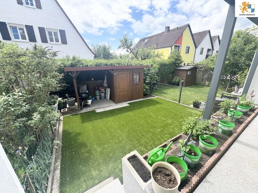 Immobilie in Feucht - Attraktives Reihenmittelhaus mit ausgebautem Studio, Kachelofen und liebevoll angelegtem Garten - Bild 3