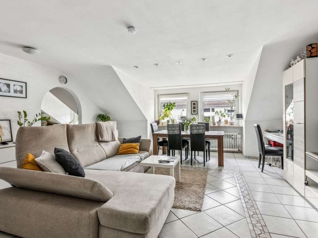 Immobilie in Ismaning - Vermietete 3-Zimmer-Dachgeschoss-Wohnung in Ismaning - Bild 2