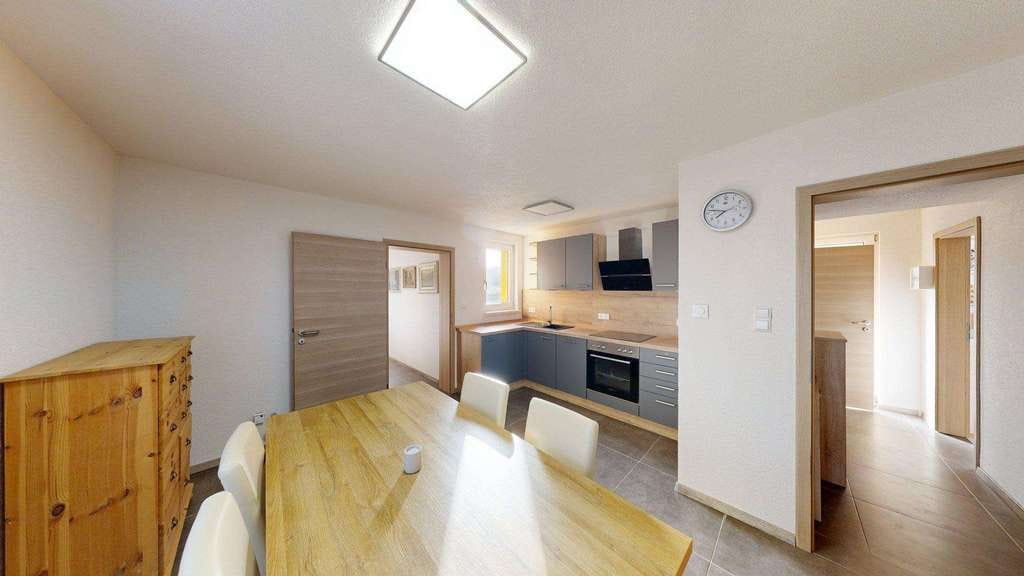 Immobilie in Schönbrunn - Modernisiertes Einfamilienhaus mit Doppelgarage und großem Grundstück in ländlicher Lage ! - Bild 3