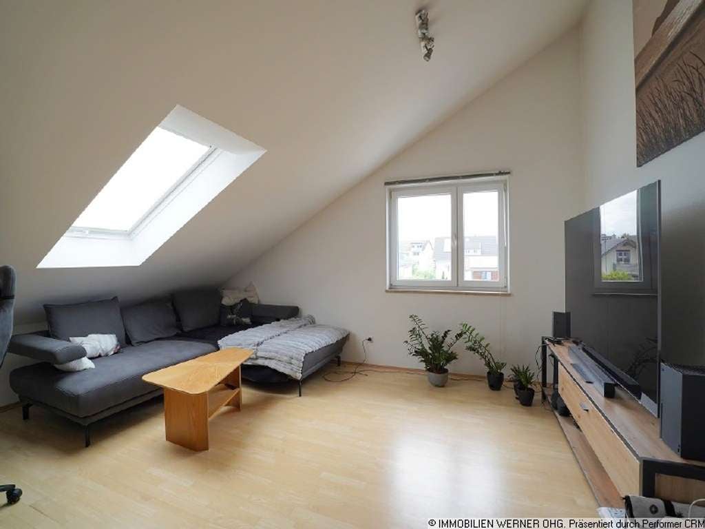 Immobilie in Raubling - ***Schöne 2-Zimmer-DG-Wohnung mit Stellplatz in Bahnhofsnähe in Raubling*** - Bild 3