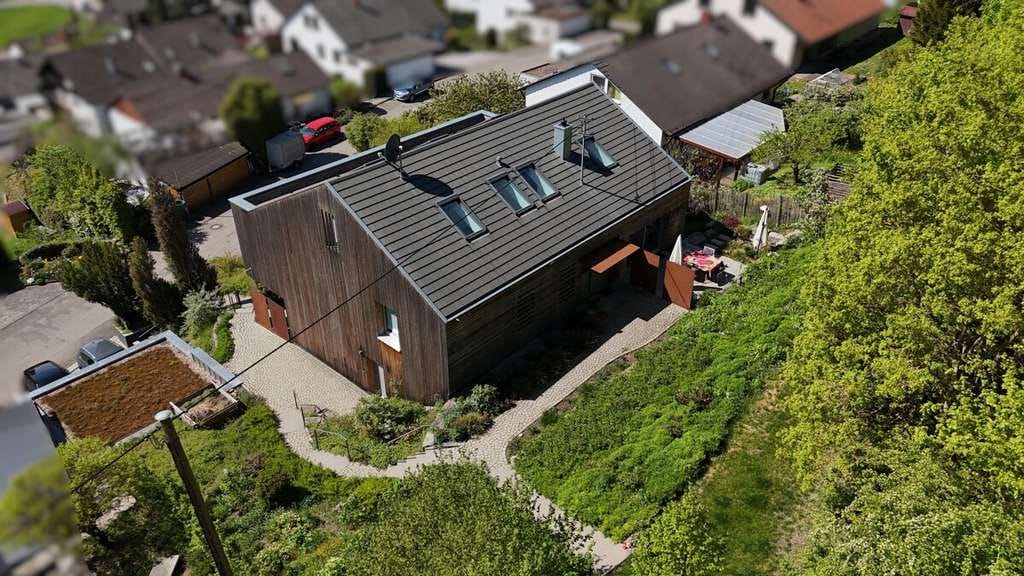 Immobilie in Michelbach an der Bilz - "WOHNEN WIE IM EIGENEN HAUS"
GROSSZÜGIGE WOHNEINHEIT IM 
KERNSANIERTEN WOHNHAUS - Bild 3