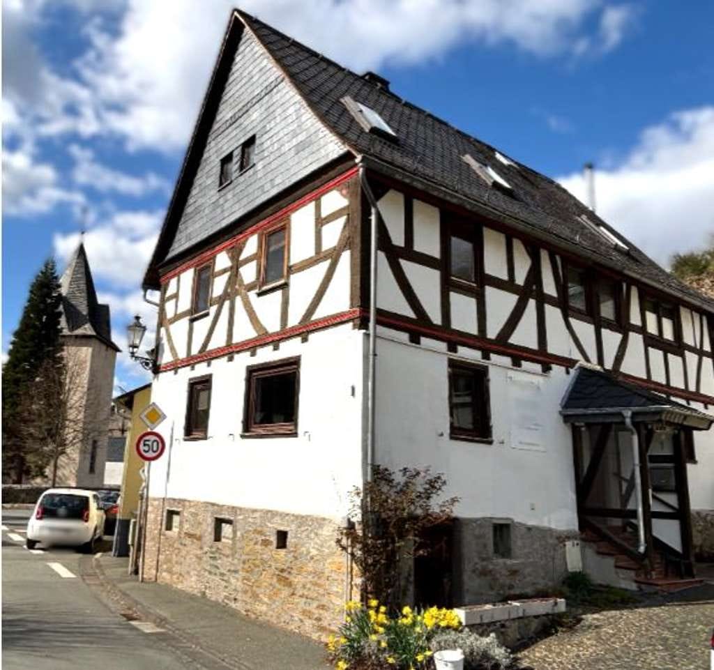 Immobilie in Braunfels - Denkmalgeschütztes Einfamilienhaus mit Charme in Braunfels Ortsteil Tiefenbach - Bild 0