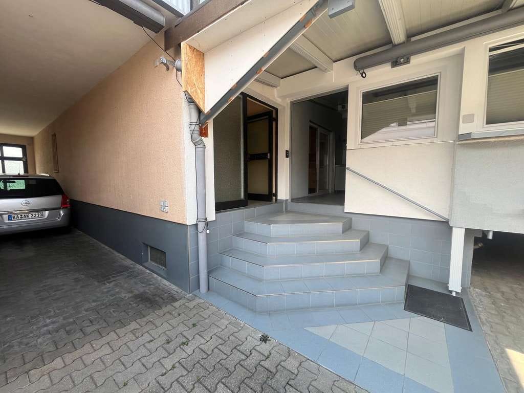 Immobilie in Kronau - Großzügiges und lichtdurchflutetes 1–2-Familienhaus mit ca. 220 m² Wohnfläche, Werkstatt und hochwer - Bild 1
