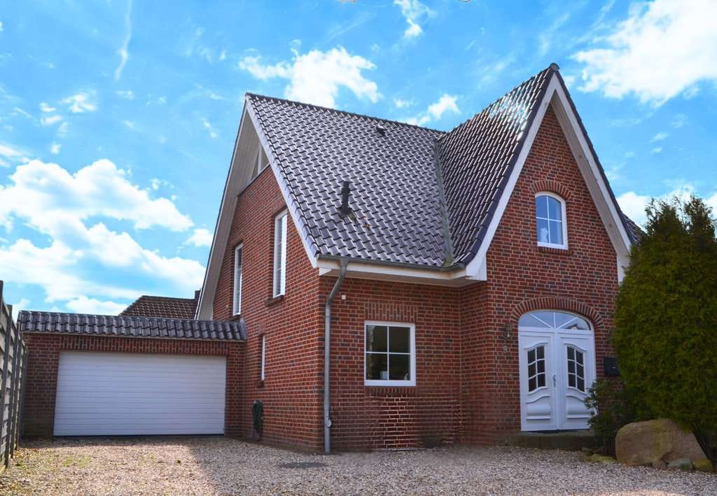 Immobilie in Timmendorfer Strand - Friesenhaus in Sackgassenlage von Groß Timmendorf – großzügiges Zuhause mit Weitblick und Garage - Bild 1
