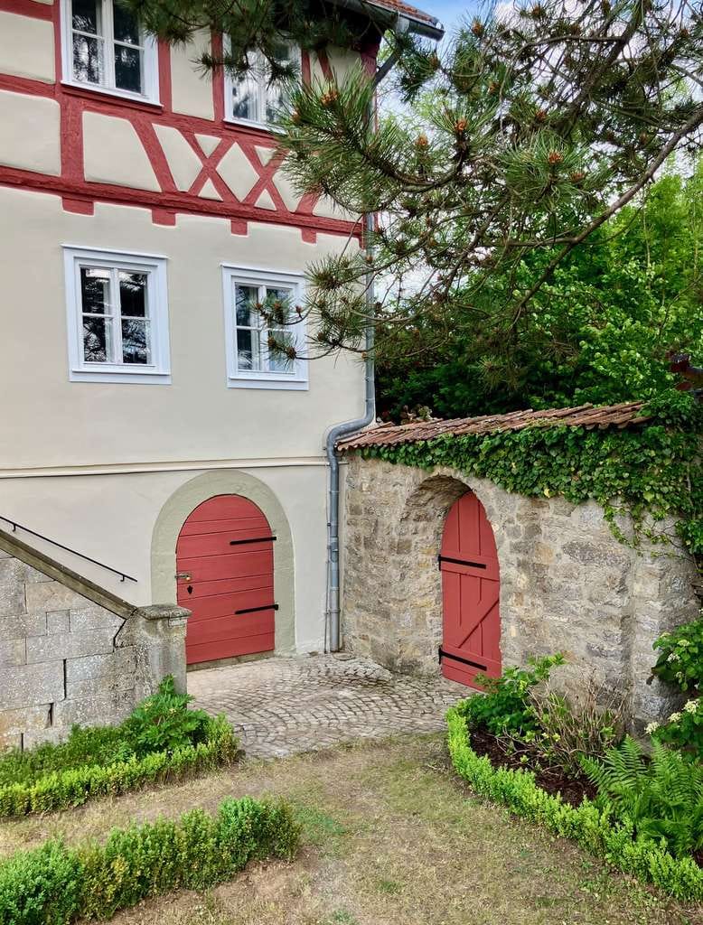 Immobilie in Mellrichstadt - Historisches Pfarrhaus mit besonderem Charme in Mellrichstadt-Mühlfeld - Bild 2