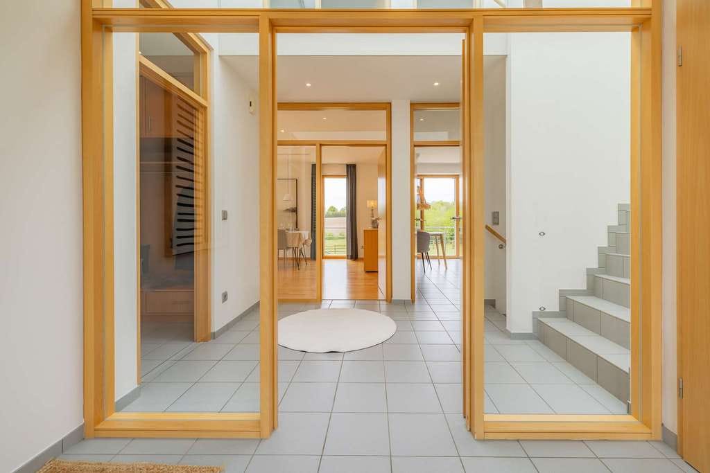 Immobilie in Bergenhusen - Architektenhaus mit unverbaubarem Weitblick im Storchendorf: Großzügigkeit trifft auf Design - Bild 4