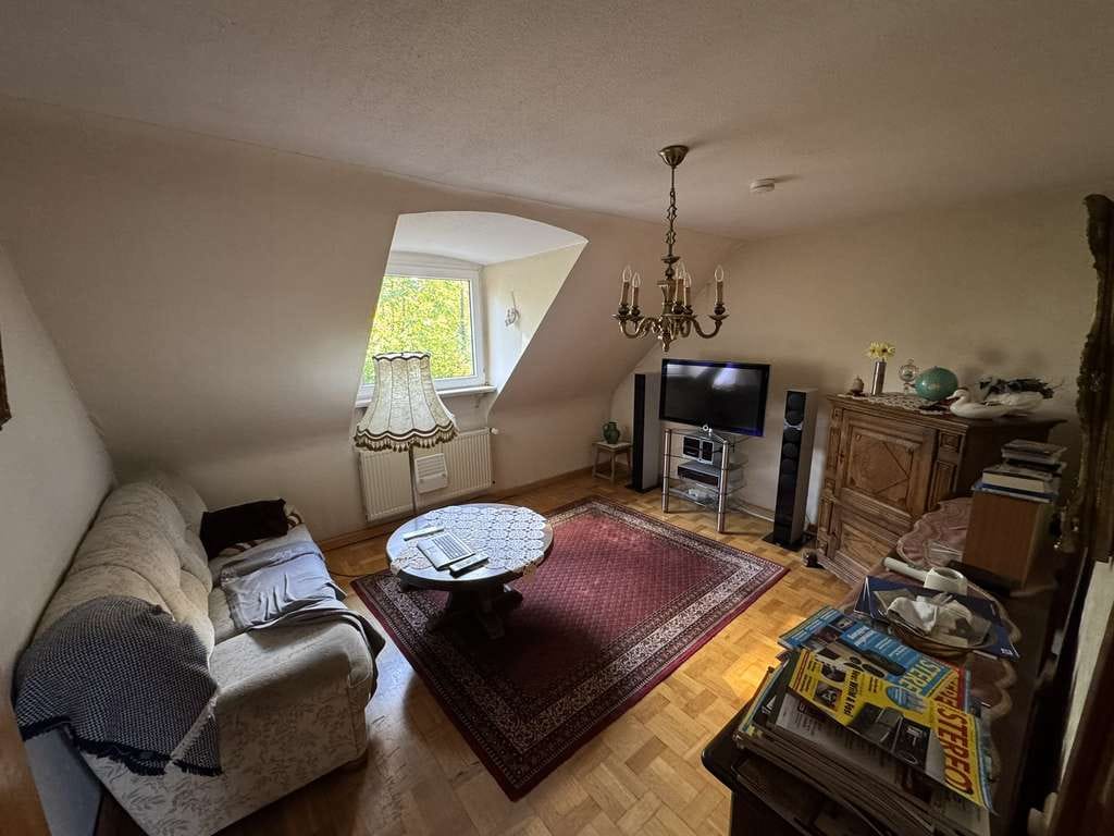Immobilie in Brühl - Zweifamilienhaus mit Garage und Garten in Brühl – vielseitig nutzbar für Eigennutzer oder Kapitalanl - Bild 2