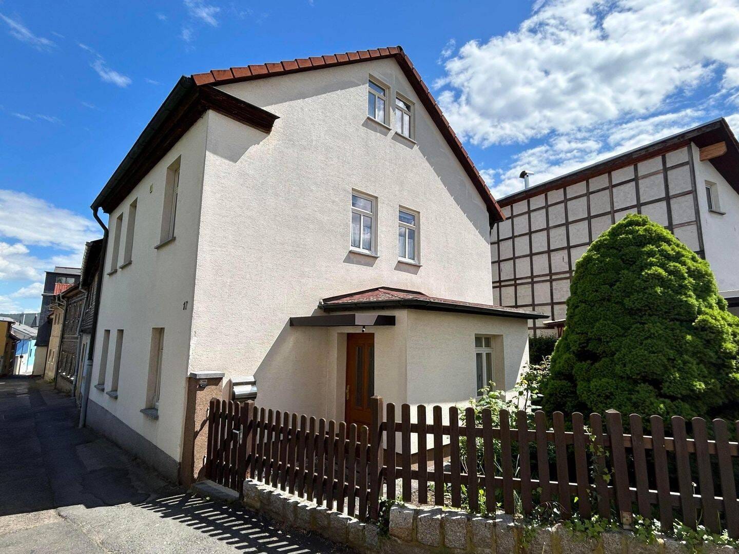 Immobilie in Saalfeld/Saale - Einfamilienhaus in Innenstadtlage! - Bild 1