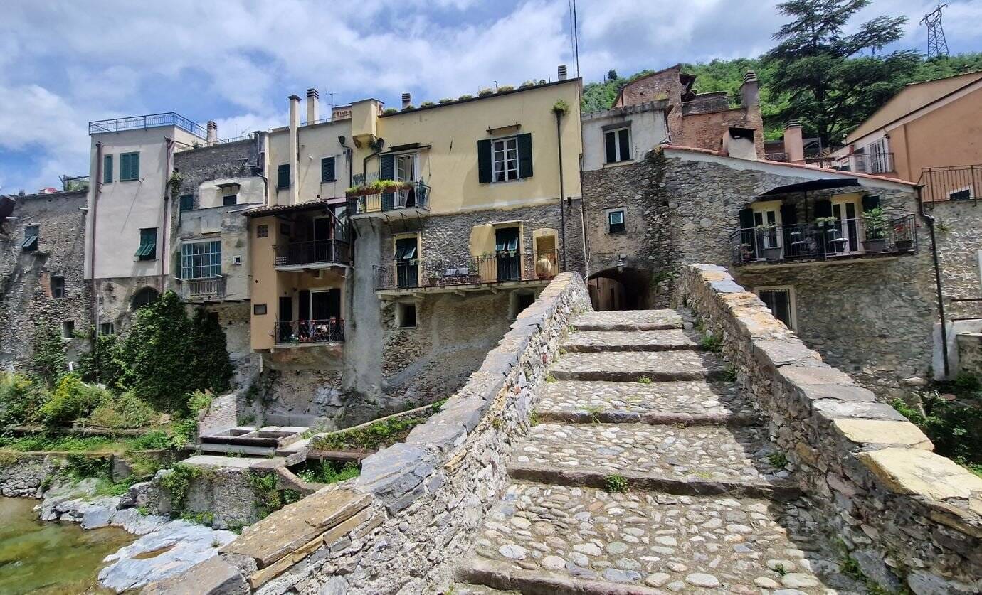 Immobilie in Neverin - MANNELLA *Ein Juwel aus dem 19. Jahrhundert - historisches Stadthaus im Hinterland von Alassio - Bild 0