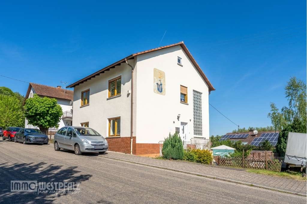 Immobilie in Rieschweiler-Mühlbach - Charmantes Einfamilienhaus in Rieschweiler-Mühlbach mit Garten und Potenzial - Bild 0