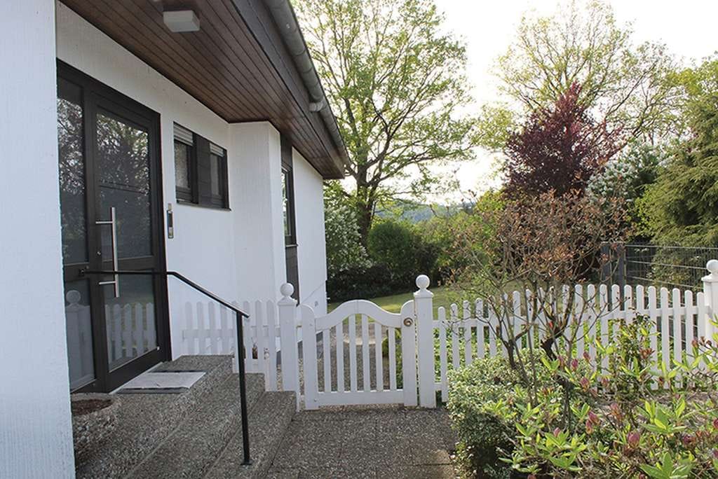 Immobilie in Leun - Zweifamilien-Wohnhaus in guter Wohnlage am nördlichen Ostrand der Kleinstadt Leun im Lahn-Dill-Kreis - Bild 3