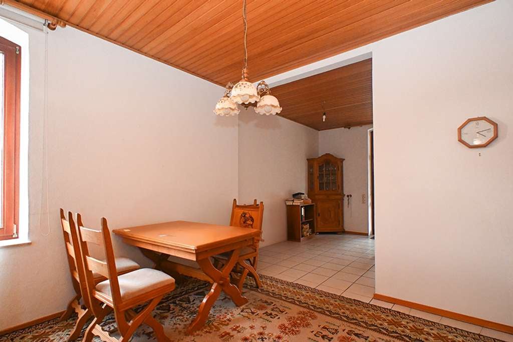 Immobilie in Barsinghausen - Großzügiges Wohnhaus mit Einliegerwohnung und weitläufigem Grundstück in Barsinghausen! - Bild 1