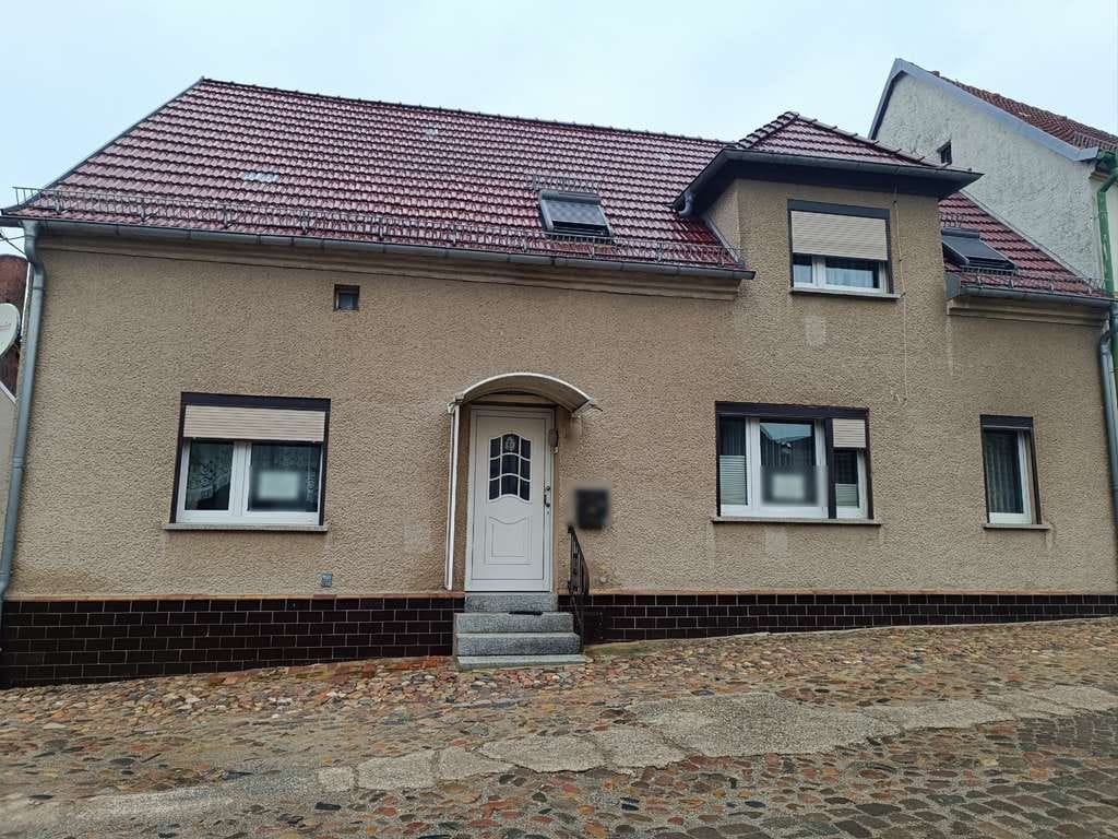 Immobilie in Dommitzsch - Reihenendhaus in ruhiger Stadtlage mit kleinem Garten und Nebengelass in Dommitzsch - Bild 0
