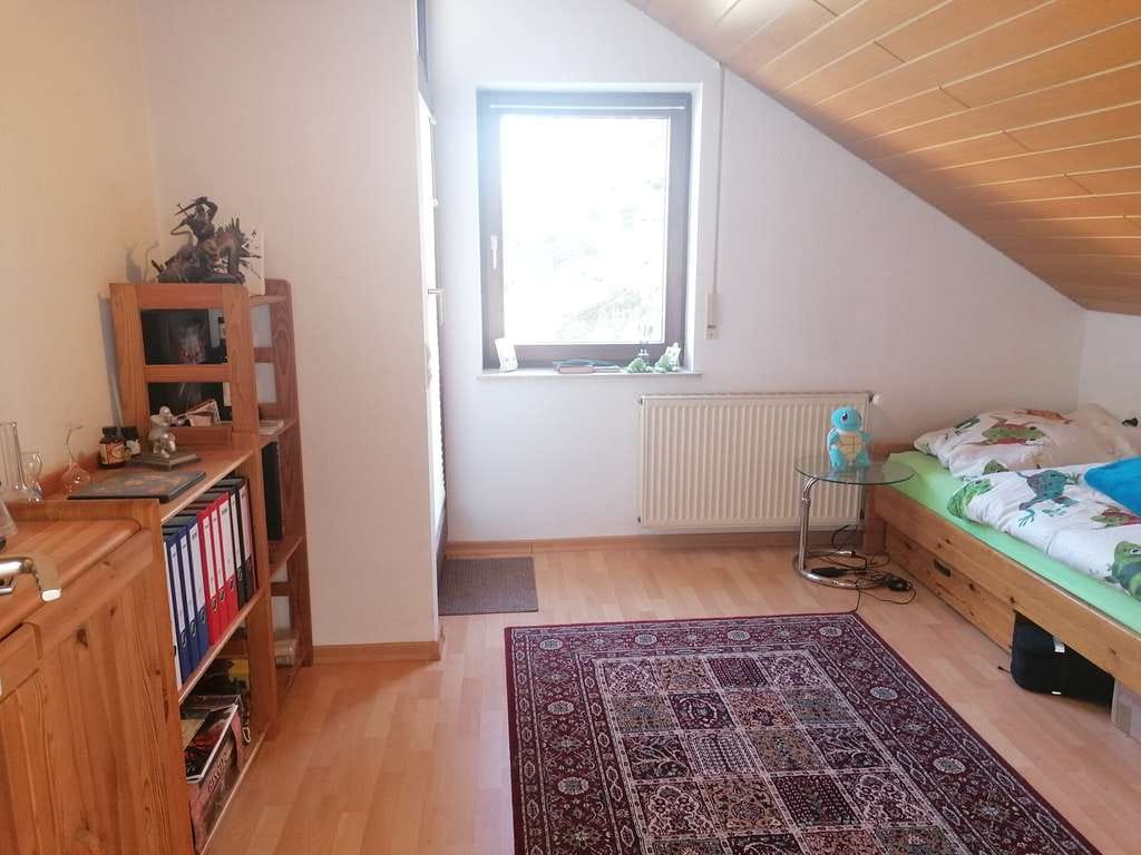 Immobilie in Reutlingen - Lichtdurchflutete 2‑Zimmer‑Dachgeschosswohnung mit Balkon & Stellplatz in stadtnaher Lage - Bild 3