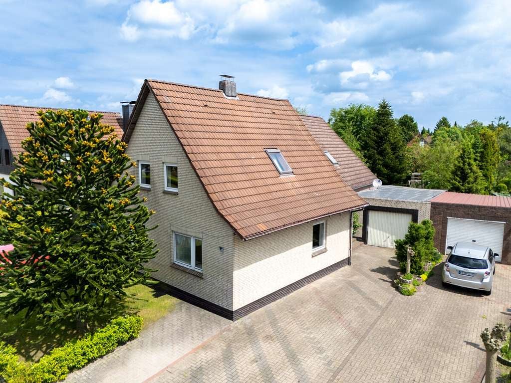 Immobilie in Schortens - Einfamilienhaus mit ELW oder Zweifamilienhaus auf großem Grundstück! - Bild 1