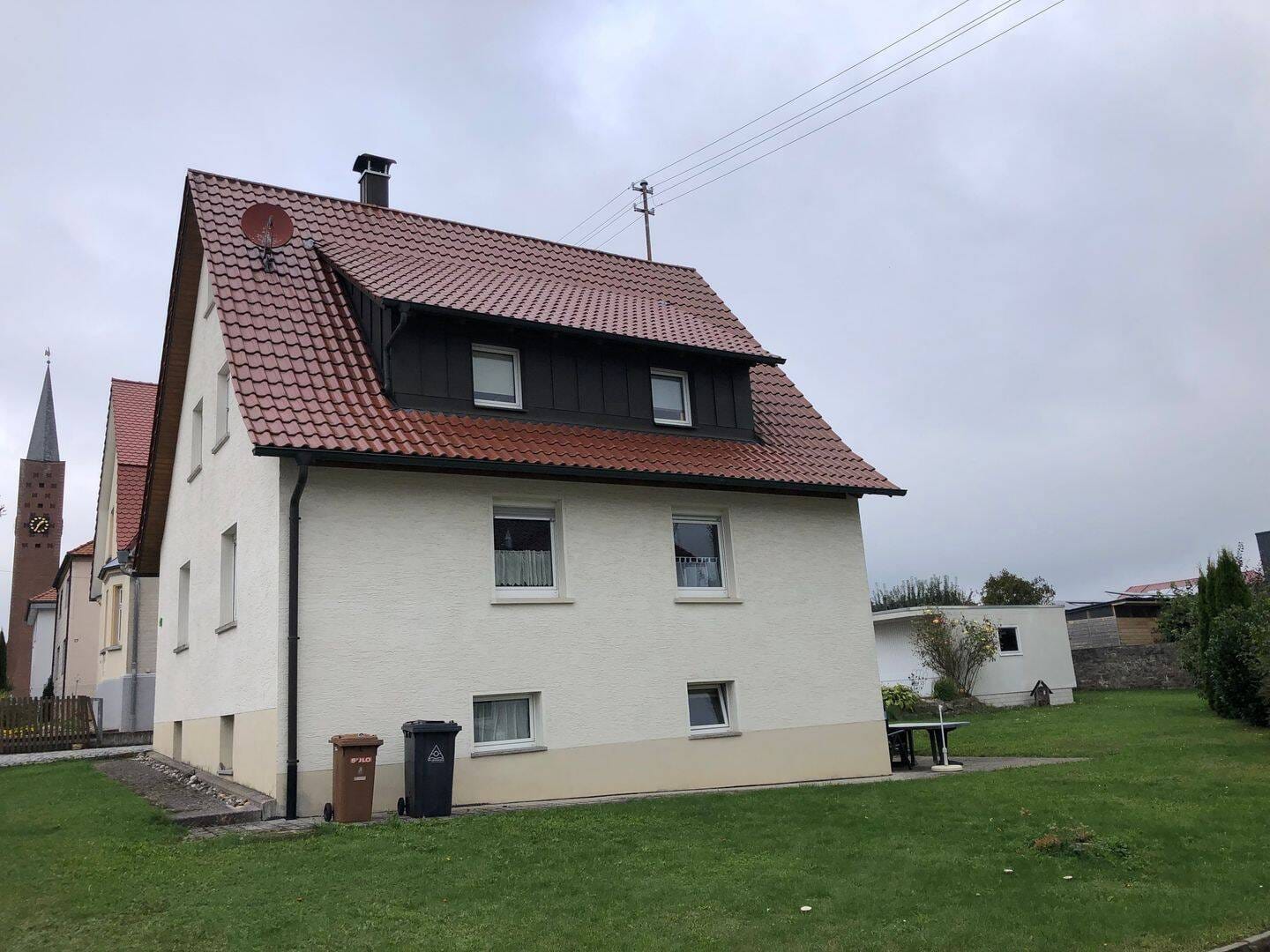 Immobilie in Niederstotzingen - Sehr geräumiges Einfamilienhaus mit großzügigen Raumflächen für viel Potential der Entfaltung + Doppelgarage - Bild 2
