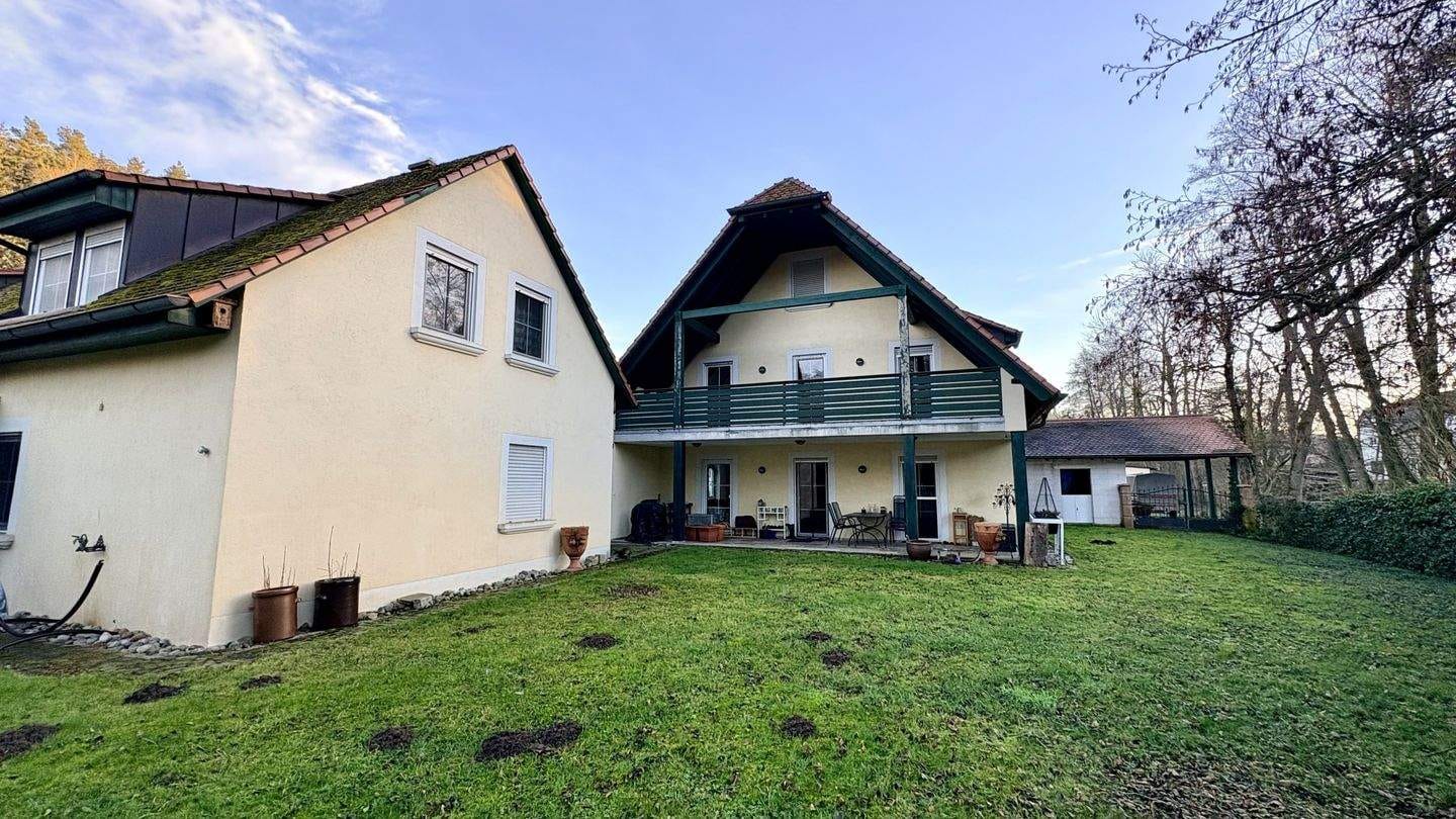 Immobilie in Ansbach - Exklusives Einfamilienhaus in ruhiger Lage - viel Platz, Einliegerwohnung und Garten mit Fernblick - Bild 1