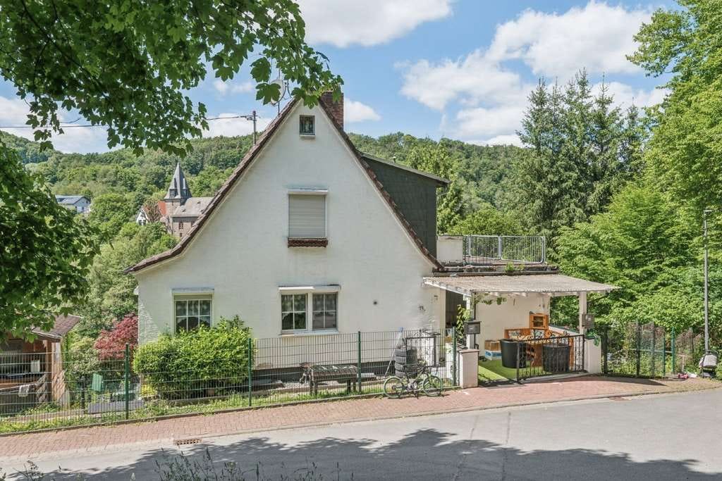 Immobilie in Weilrod - Vielseitiges Zweifamilienhaus mit Ausblick und Garten - Bild 3